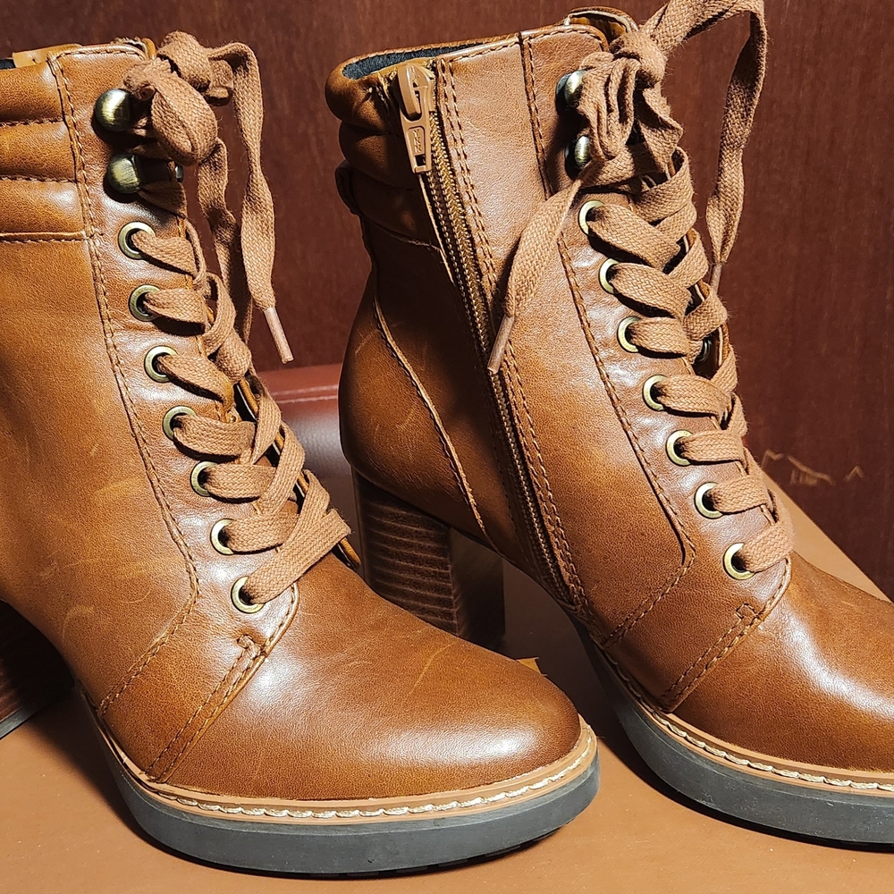 Steve Madden Brown Lace-Up Ankle Boots